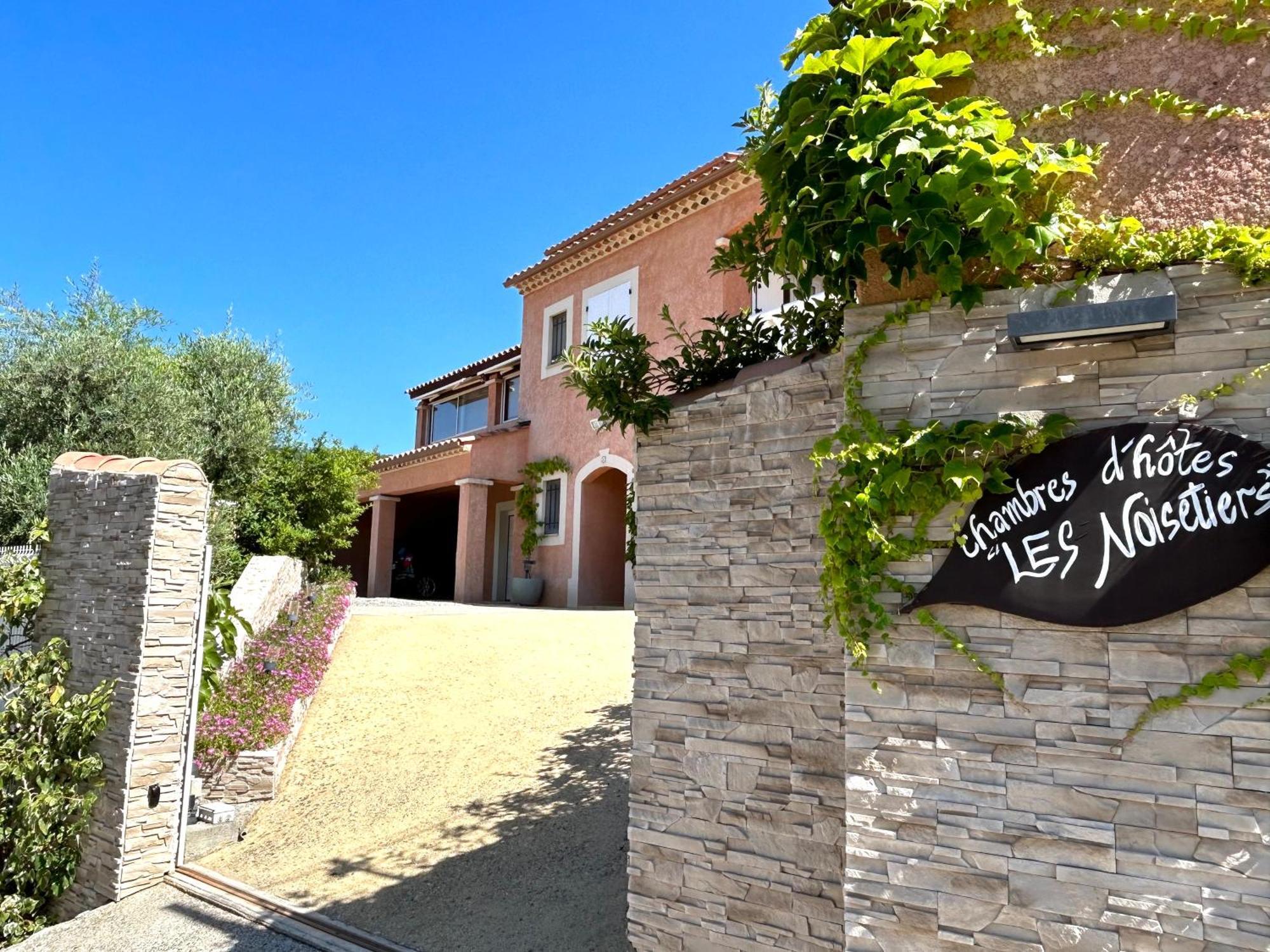 Chambres D'Hotes Les Noisetiers Digne-les-Bains ภายนอก รูปภาพ